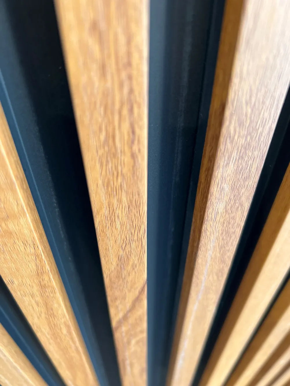 Listón decorativo PVC Madera Fondo Negro 290 x 16 cm
