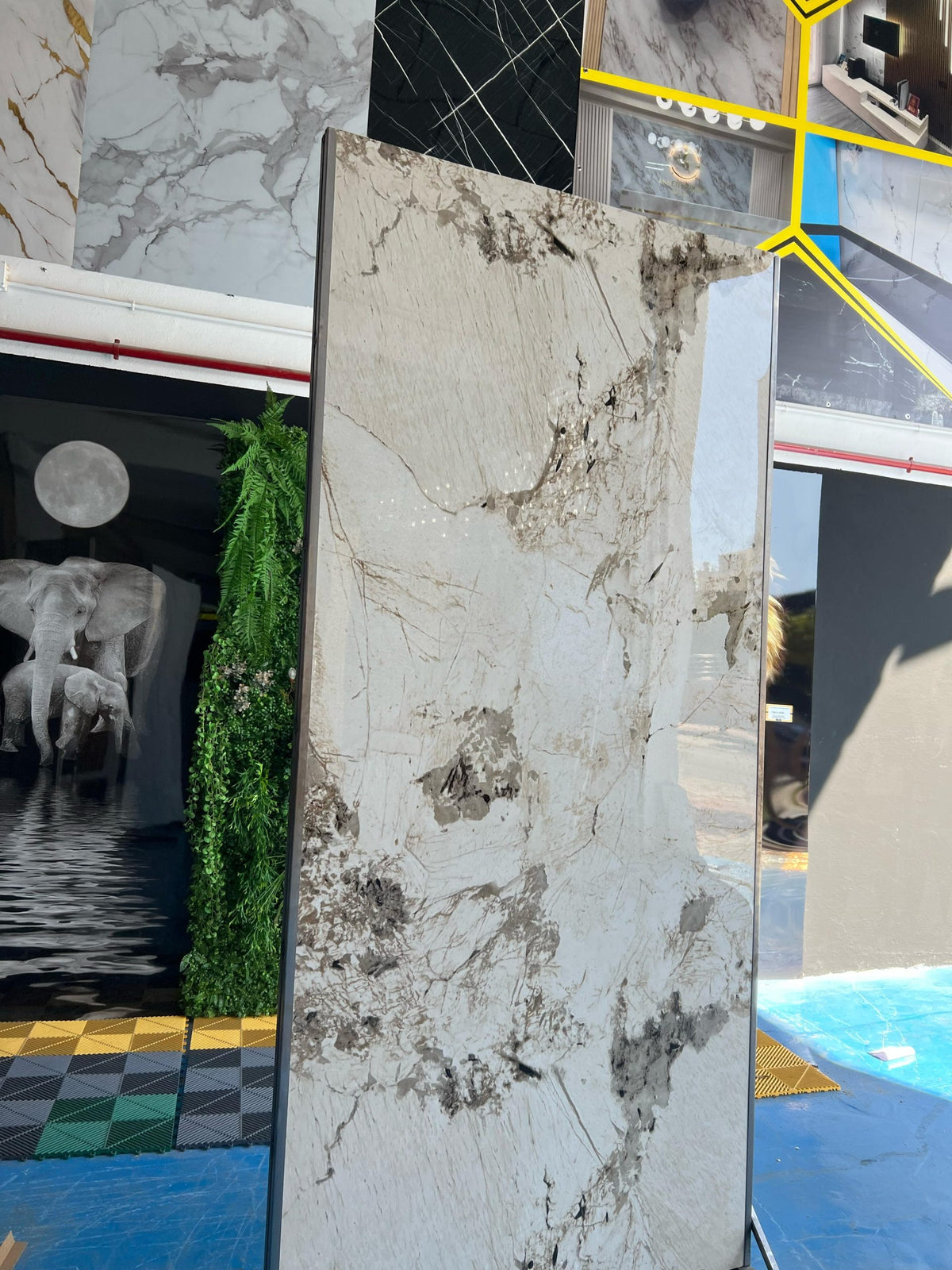 Placa decorativa polvo de piedra Mármol Escamas Beige 260 x 122 cm