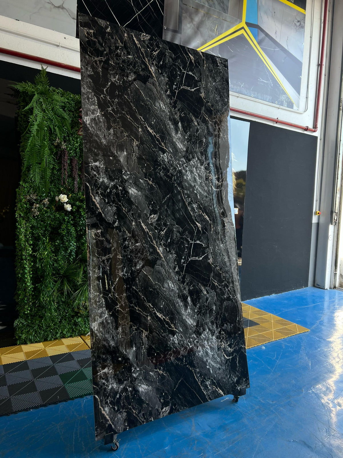 Placa decorativa polvo de piedra Mármol Cuarzo Negro 260 x 122 cm
