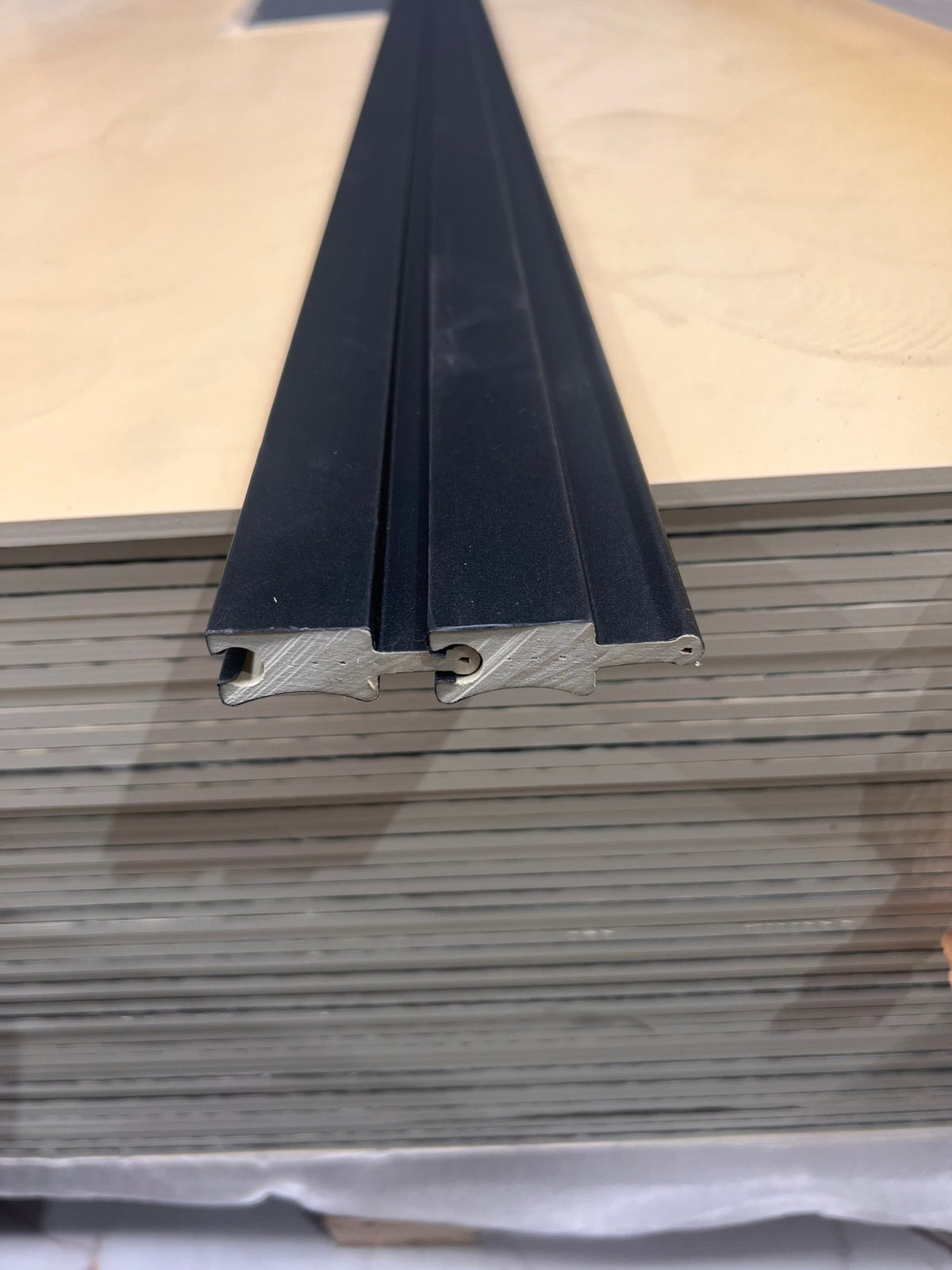 Listón modular PVC Negro 290 x 5 cm