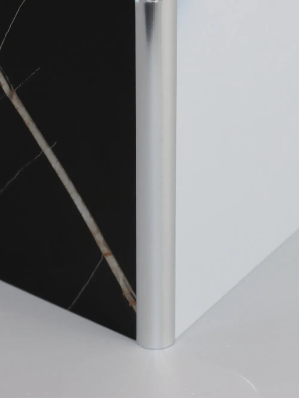 Perfil EXT de aluminio para esquinas exteriores de placas decorativas