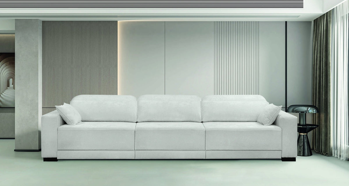Sofá Luxer de A.V. Sofás de 3 plazas en tapizado blanco, en salón minimalista