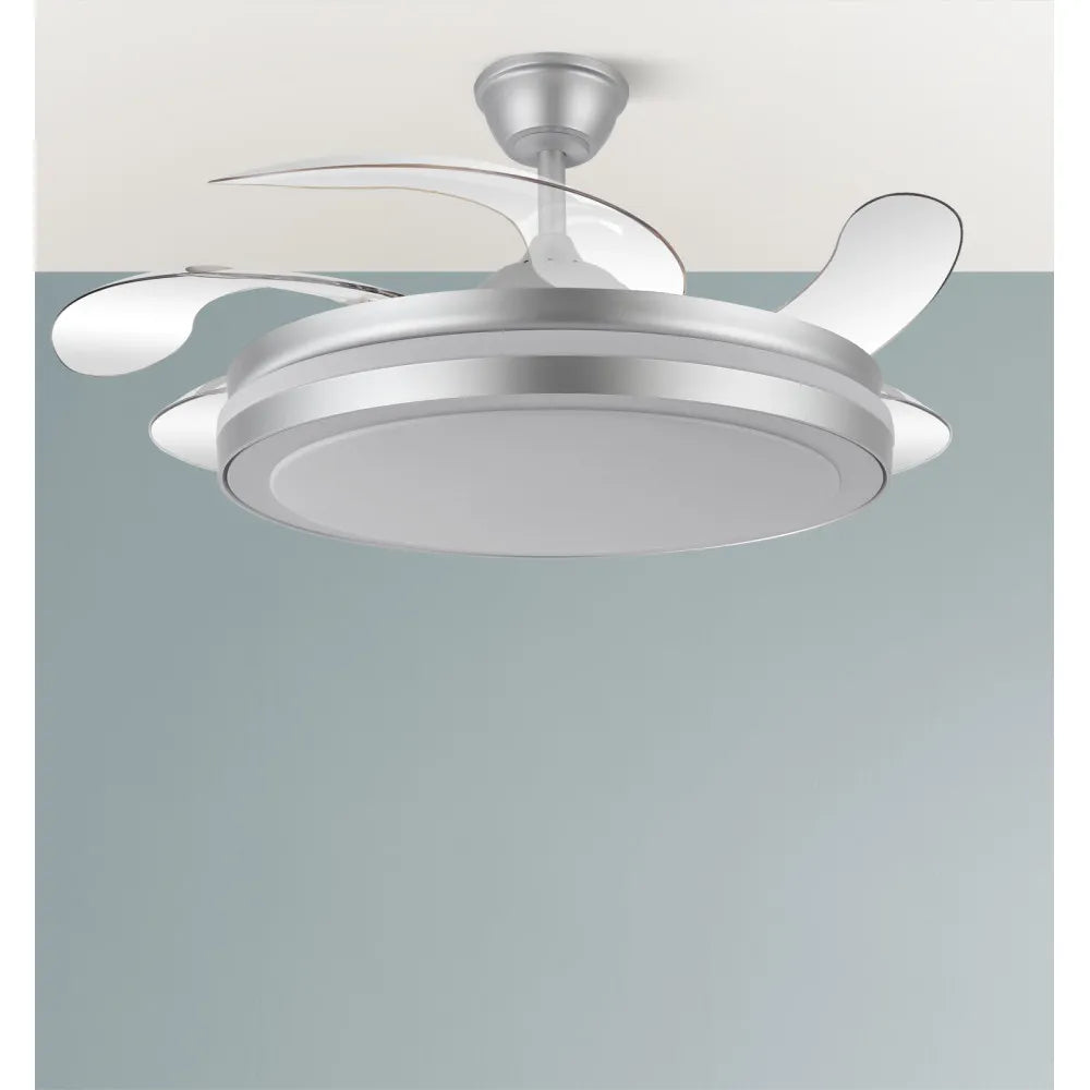 Ventilador de techo DC Esparta 132 cm con aspas retráctiles y luz LED de FABRILAMP en color plata – vista de detalle
