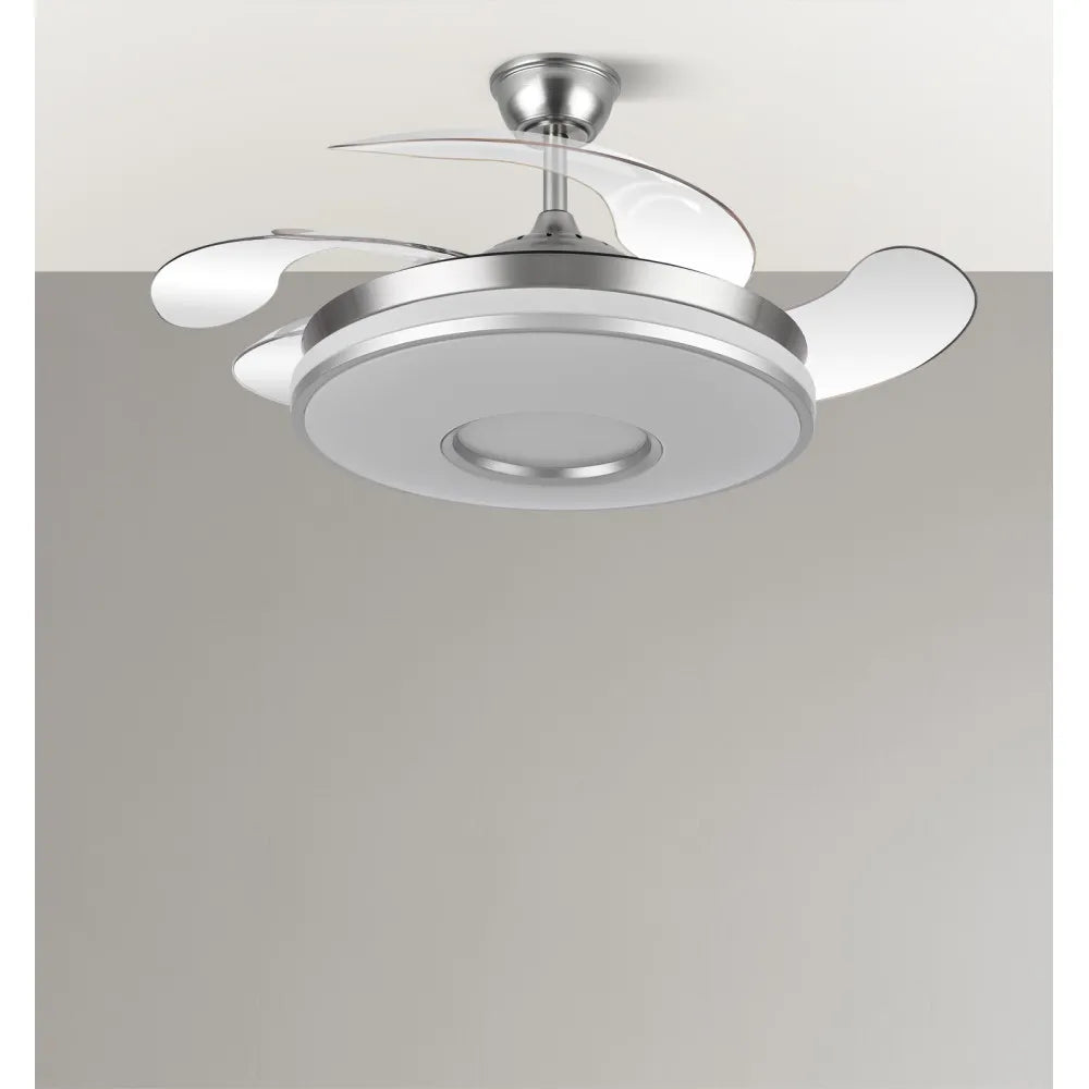 Ventilador de techo DC Dani 106 cm con aspas retráctiles y luz LED de FABRILAMP en color níquel – vista de detalle