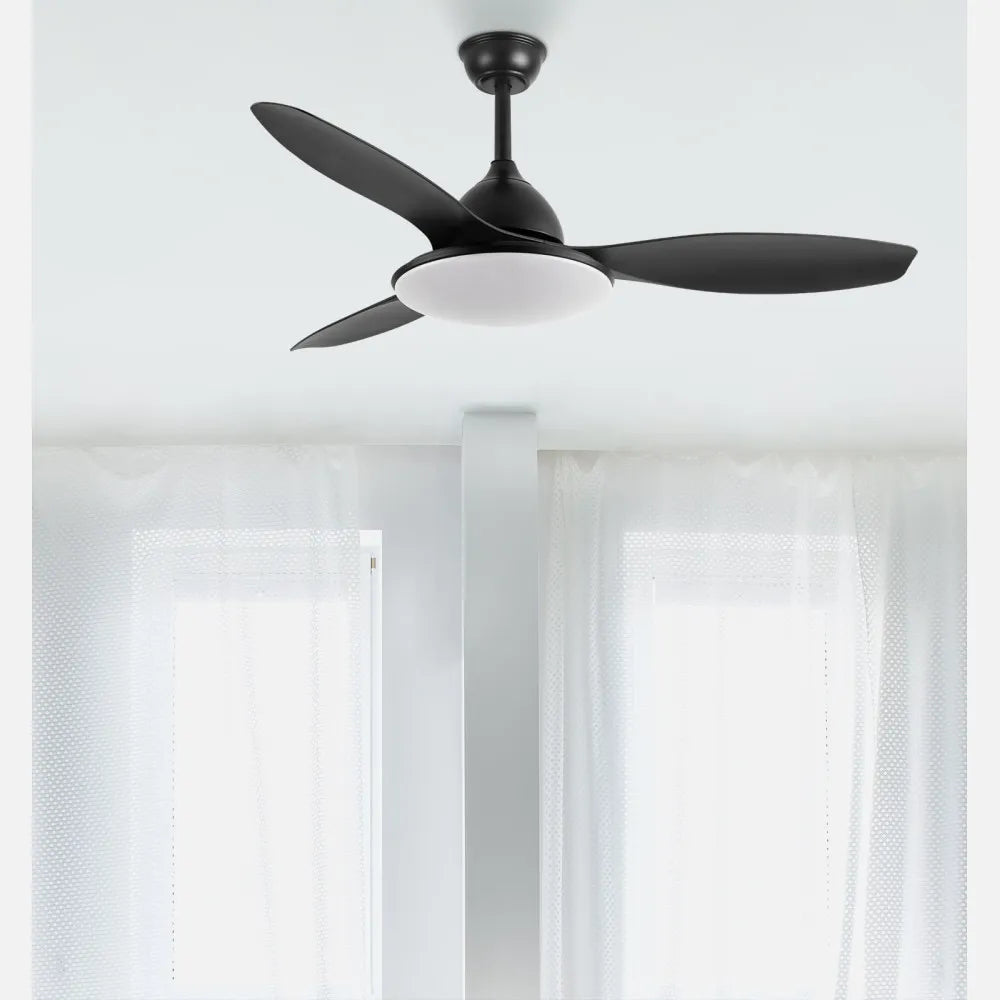 Ventilador de techo DC Yael 122 cm con luz LED de FABRILAMP en color negro – vista de detalle