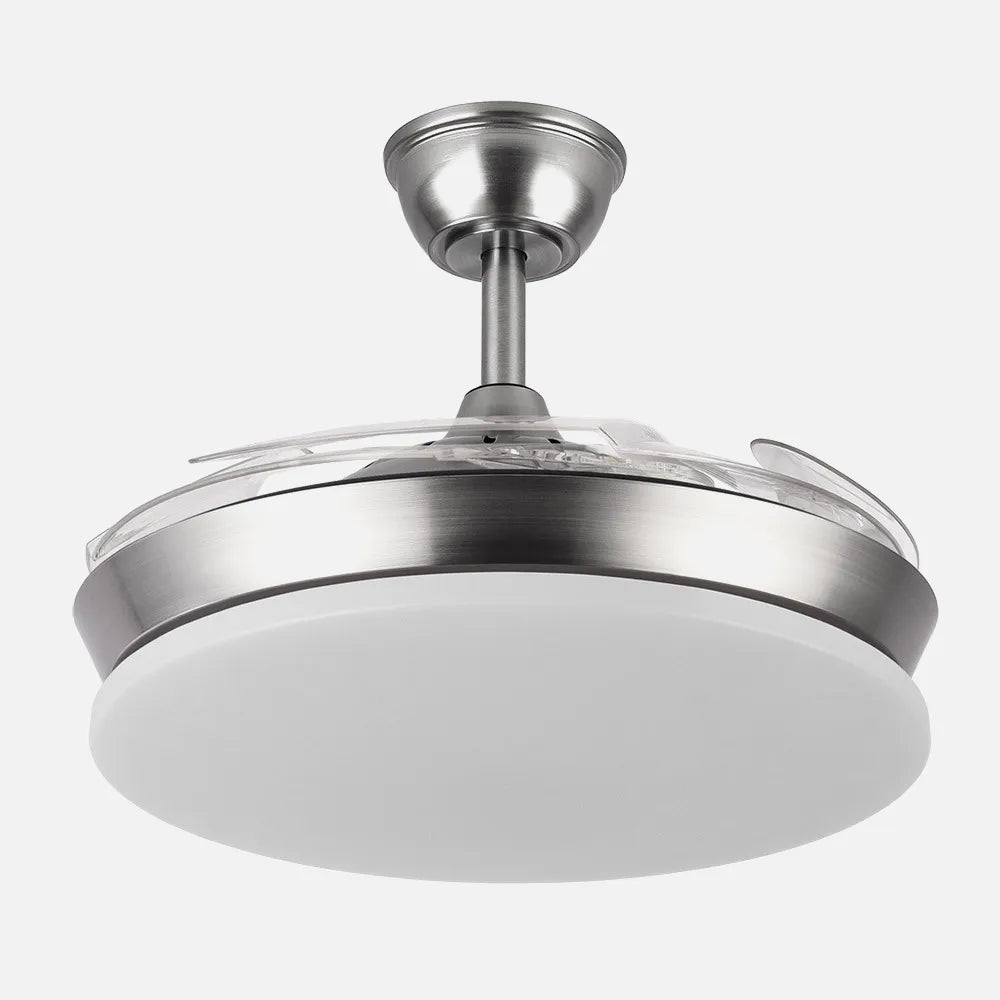 Ventilador de techo DC Tridente 91 cm con aspas retráctiles y luz LED de FABRILAMP en color níquel – vista de detalle