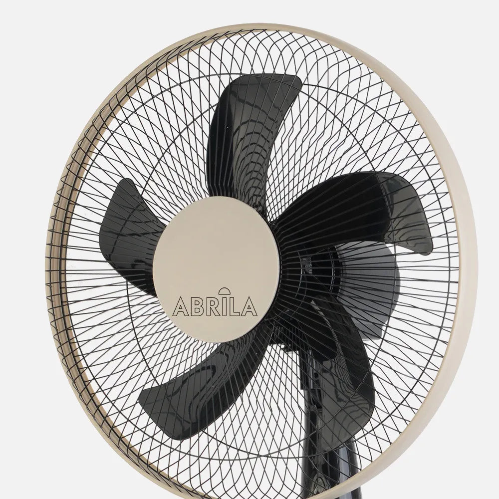 Ventilador de pie Belmonte 45 W de FABRILAMP en color negro/beige – vista de detalle