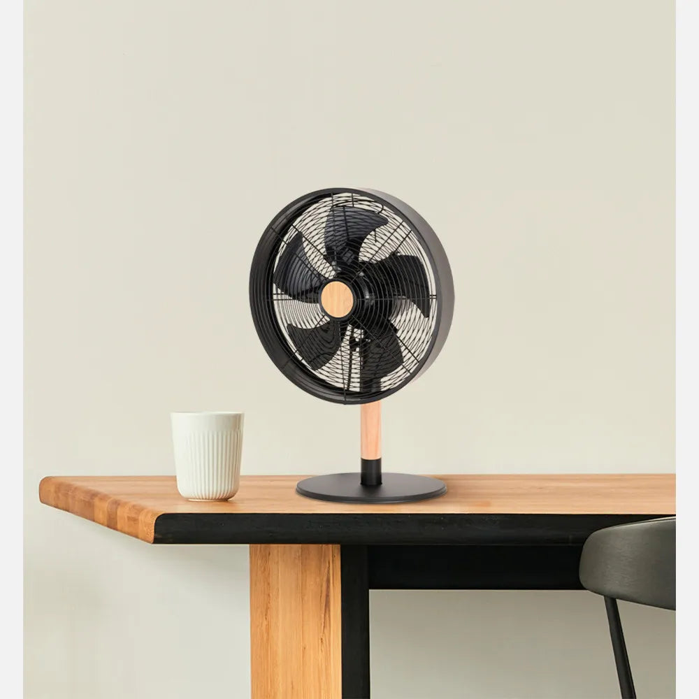 Ventilador de sobremesa Falcon 45 W de FABRILAMP en color negro/haya – vista de detalle