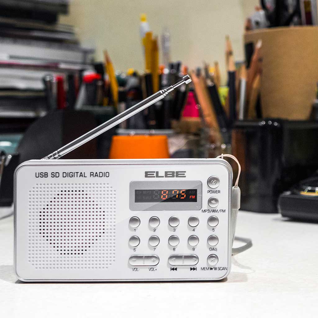 RADIO DIGITAL ELBE RF49USB FM MP3 USB SD BATERIA