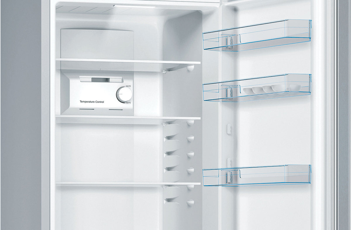 Frigorífico combi Bosch KGN36NLEA – detalle de puerta y estantes