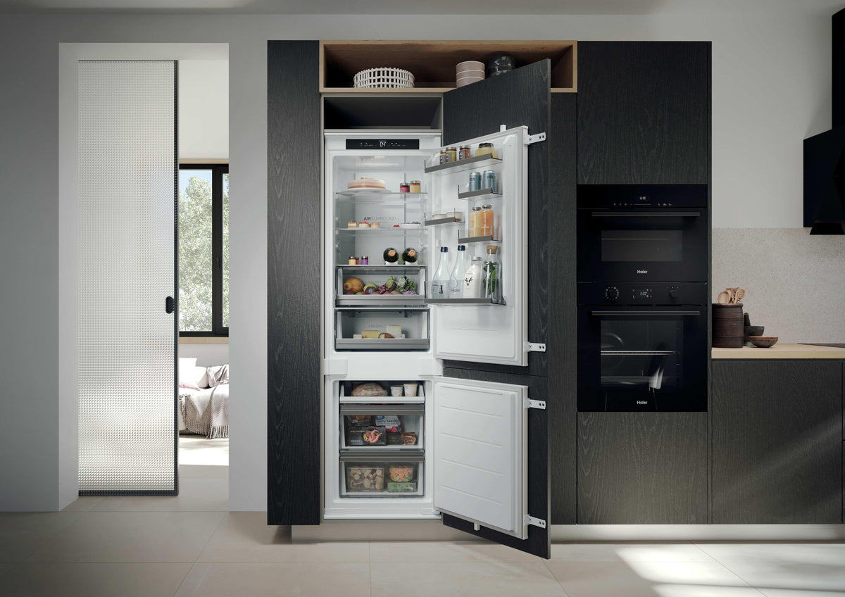 Vista adicional del frigorífico combi integrable Haier HBQW5518E, imagen 2 de la galería