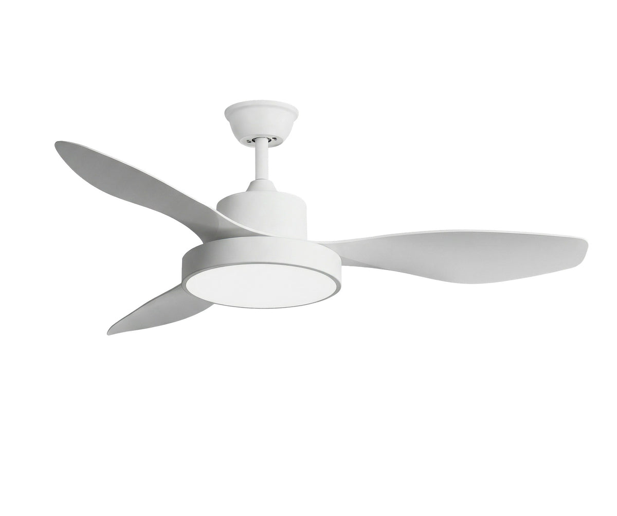 Vista en perspectiva del ventilador de techo blanco de 119 cm con la luz LED apagada.