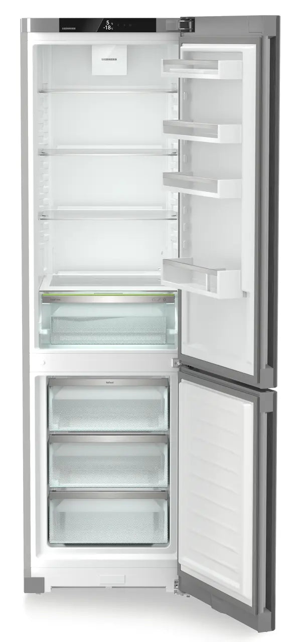 Frigorífico combi Liebherr KGNsf 57Va03 con puertas abiertas, compartimentos y cajones interiores