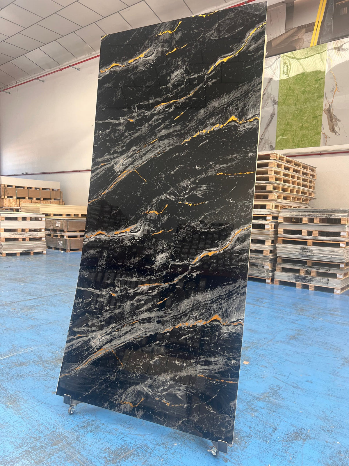 Placa decorativa polvo de piedra Mármol Negro Ciudad 260 x 122 cm