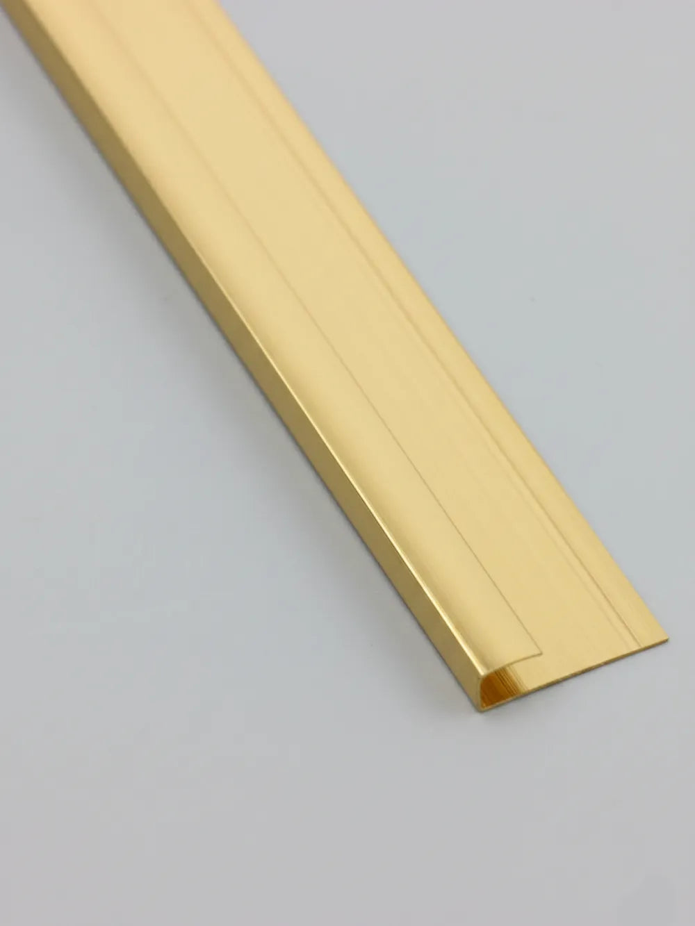 Perfil U de aluminio de terminación para placas decorativas