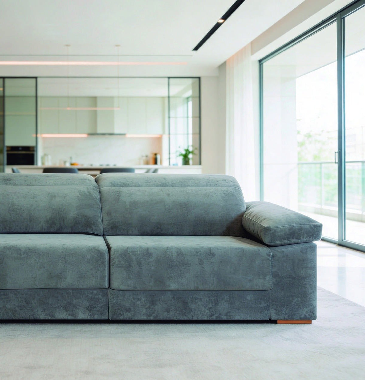 Sofá Olivia de A.V. Sofás en gris verdoso en salón minimalista