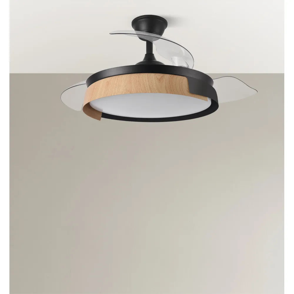 Ventilador de techo DC Provenza 107 cm con aspas retráctiles y luz LED de FABRILAMP en color negro/haya – vista de detalle