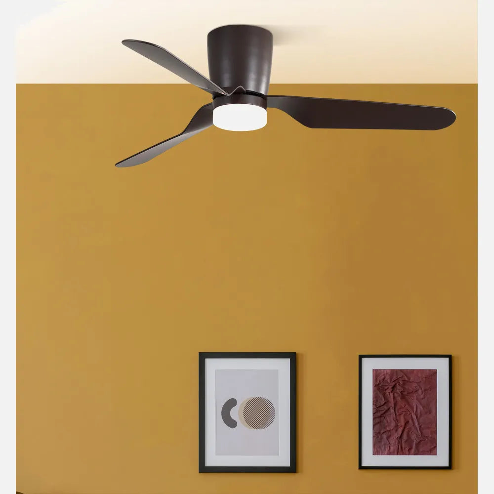 Ventilador de techo DC Kochi 132 cm con luz LED de FABRILAMP en color marrón – vista de detalle