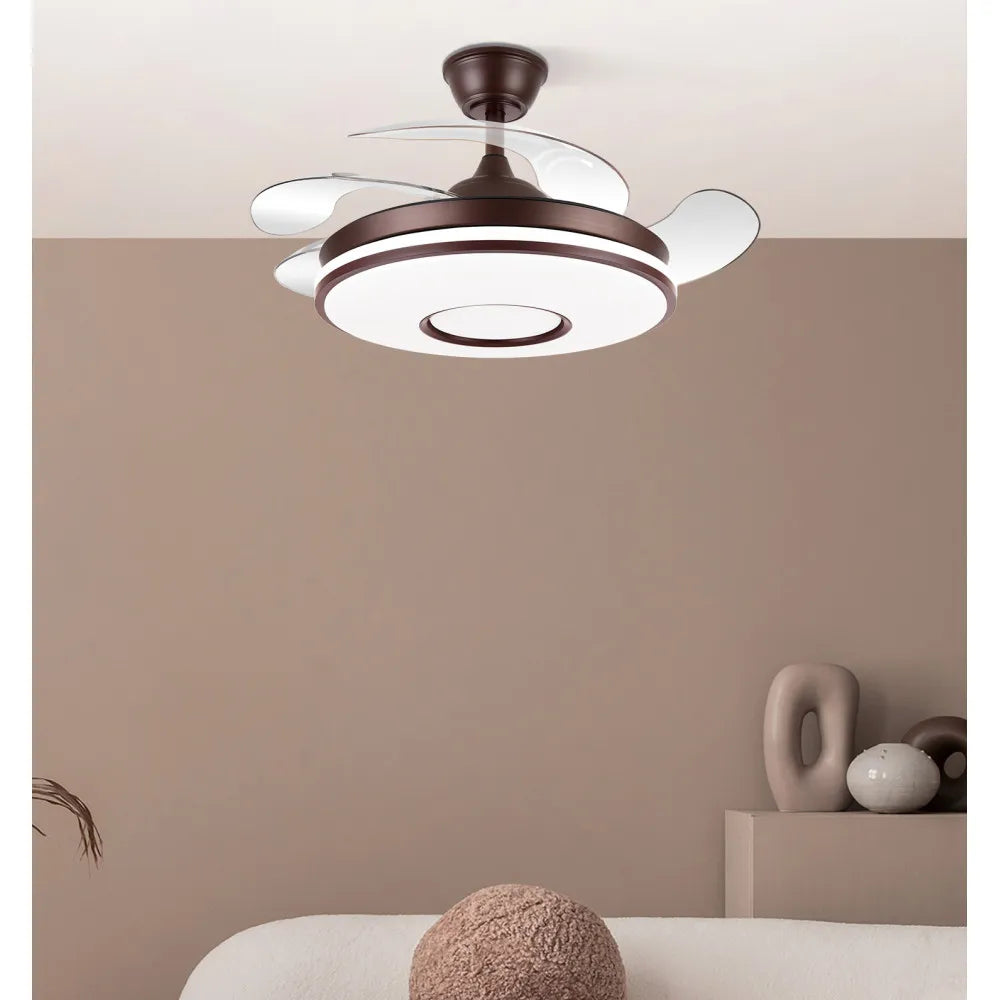 Ventilador de techo DC Dani 106 cm con aspas retráctiles y luz LED de FABRILAMP en color marrón – vista de detalle