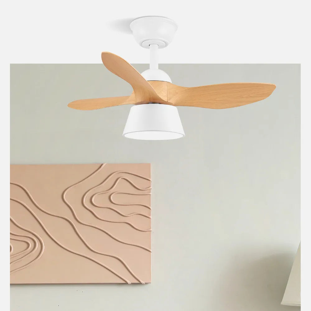 Ventilador de techo DC Cúbico 82 cm con luz LED de FABRILAMP en color blanco/haya – vista de detalle