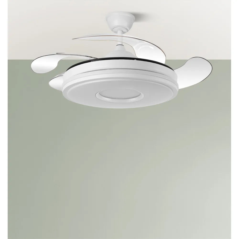 Ventilador de techo DC Dani 106 cm con aspas retráctiles y luz LED de FABRILAMP en color blanco – vista de detalle