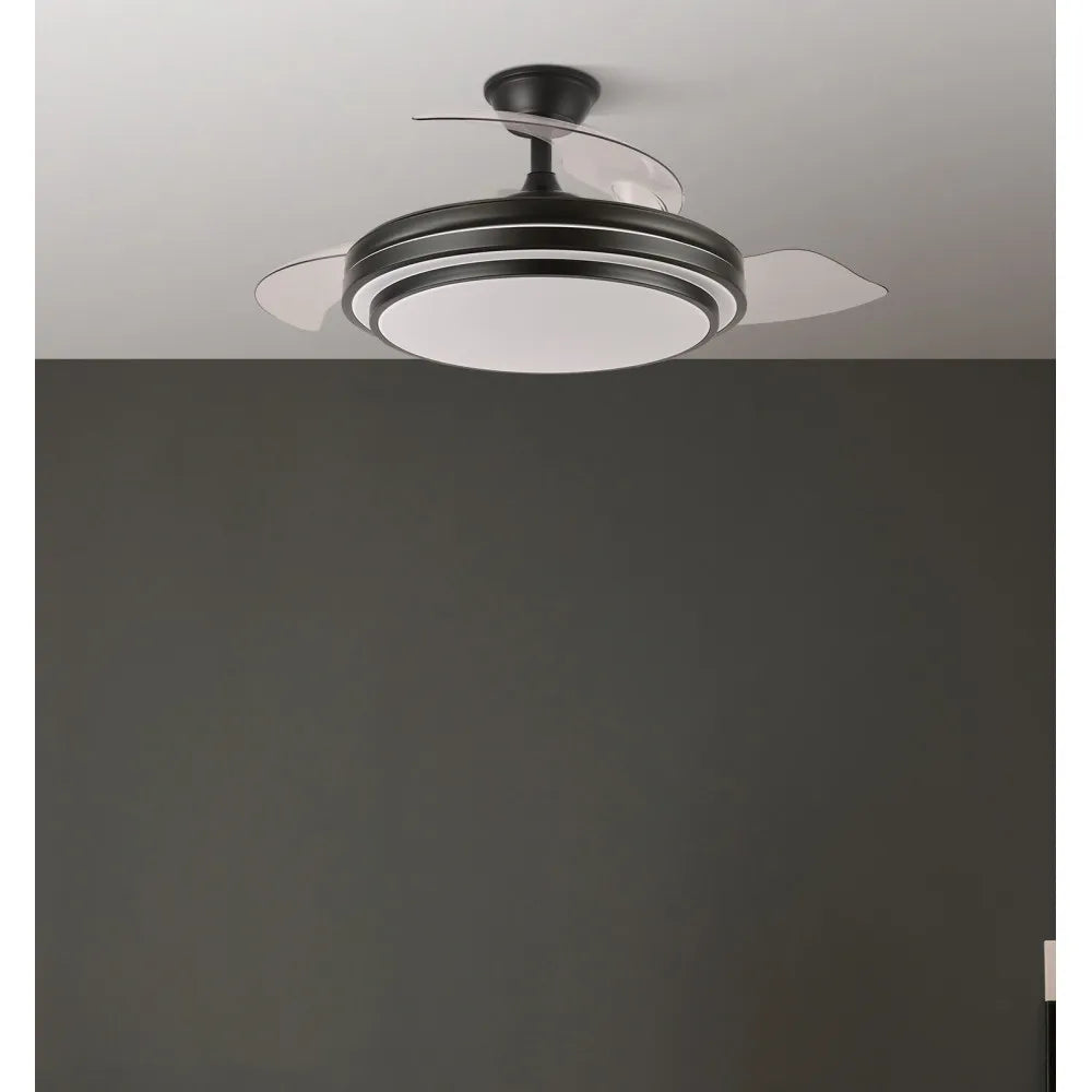 Ventilador de techo DC Ibe 107 cm con aspas retráctiles y luz LED de FABRILAMP en color negro