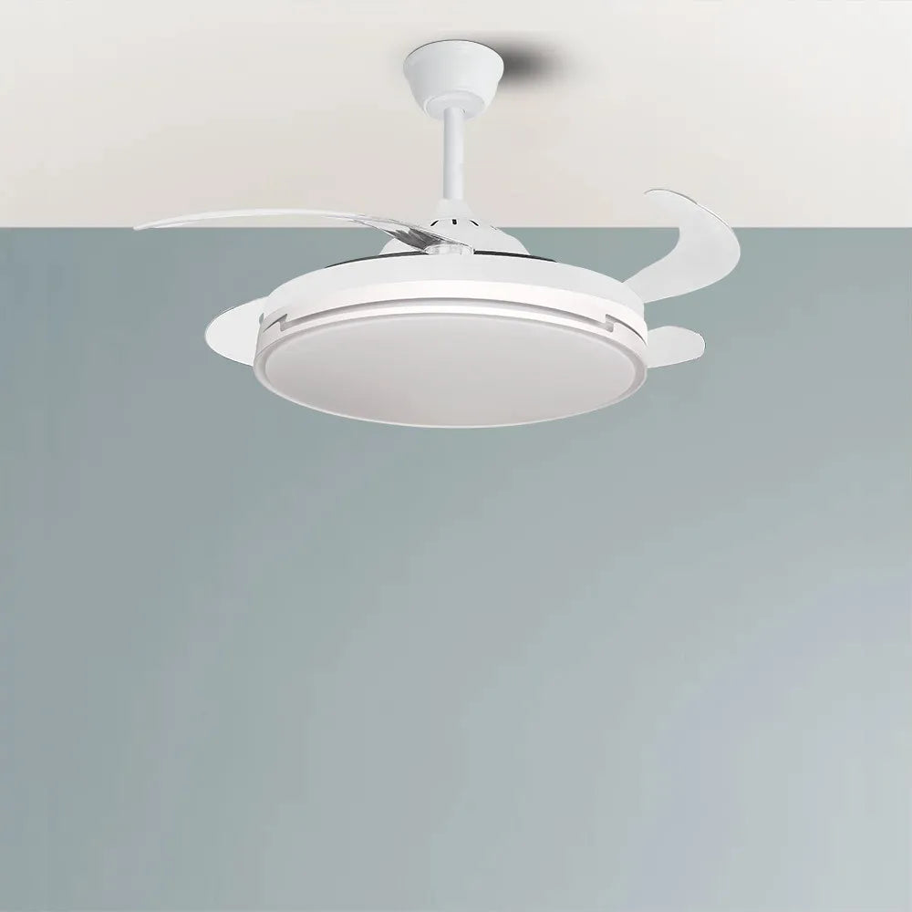 Ventilador de techo DC Papiro 107 cm con aspas retráctiles y luz LED de FABRILAMP en color blanco – vista de detalle