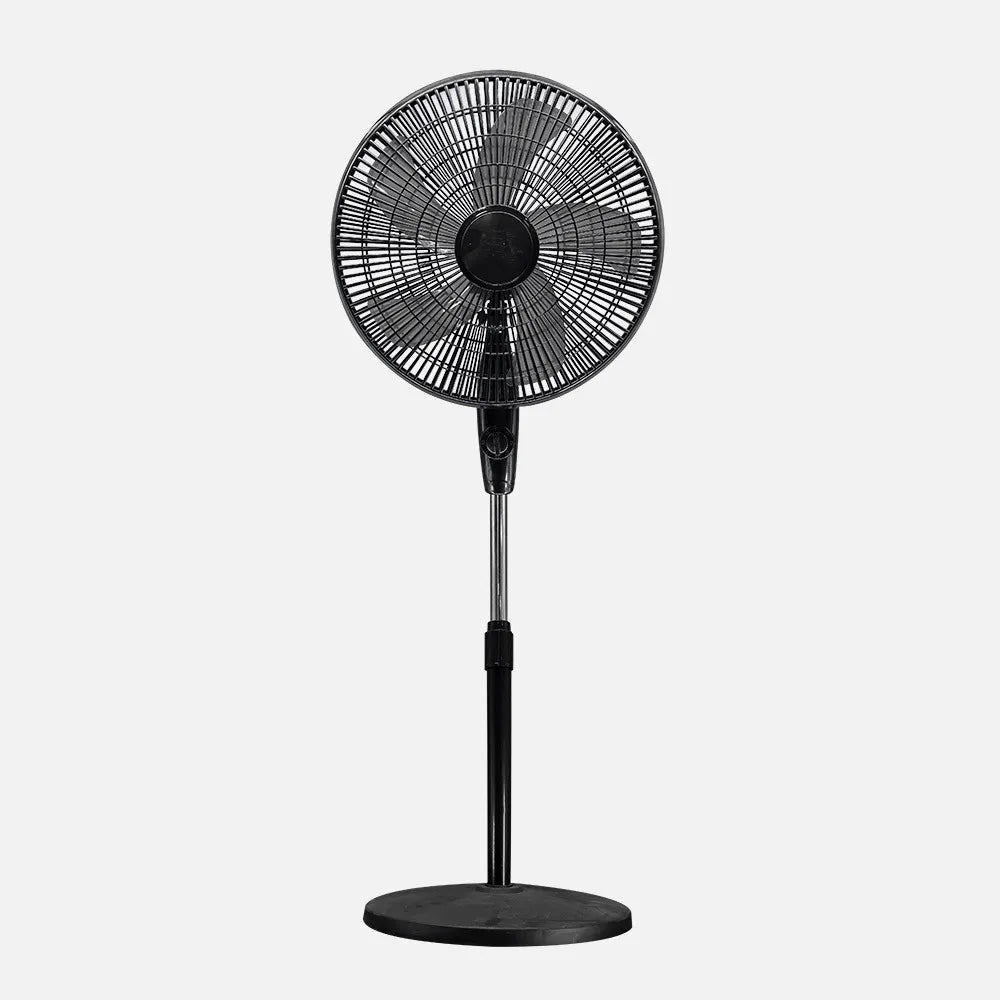Ventilador de pie Escudero 45 W de FABRILAMP en color negro